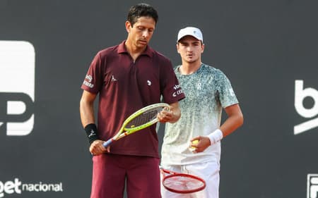 Marcelo Melo e João Fonseca no Rio Open (Foto: Fotojump)