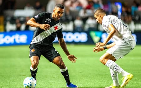 Paulo Henrique, jogador do Vasco, em confronto contra o Santos, pelo Brasileirão (Foto: Gero Rodrigues/Ofotográfico/Gazeta Press)