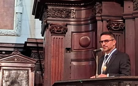 Rodrigo Caetano recebeu a Medalha Tiradentes por indicação do deputado Fred Pacheco