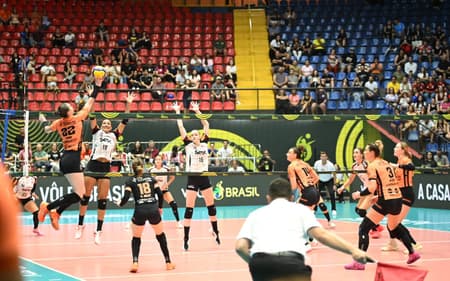 Sesc RJ Flamengo e Osasco se enfrentaram na semifinal da Copa Brasil de vôlei (Foto: Divulgação/ CBV)