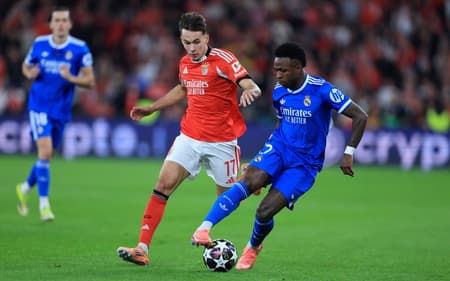 Vini Jr em ação no jogo do Real Madrid contra o Benfica pela Champions