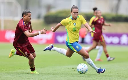 Ana Vitória em ação durante o amistoso da Seleção Feminina com a Venezuela, em Toluca Créditos: Lívia Villas Boas/Staff Images/CBF
