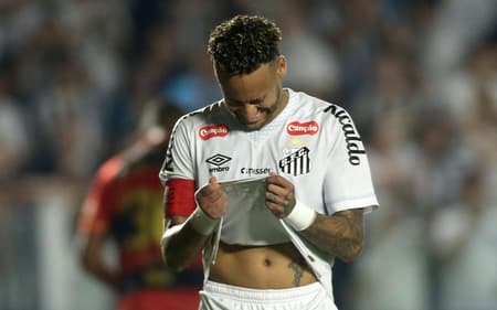 Neymar foi um dos destaques da vitória do Santos (Foto: Guilherme Dionizi/Código19/Gazeta Press)