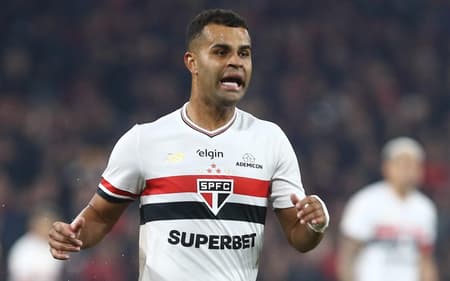 Alisson, alvo do Fluminense, em ação pelo São Paulo (Foto: Geraldo Bubniak/Gazeta Press)