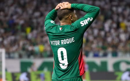 Vitor Roque lamenta chance perdida em Palmeiras x Guarani (Foto: Theo Daolio/MOCHILA PRESS)