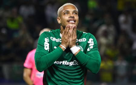 Vitor Roque em ação pelo Palmeiras (Foto: Vinicius Nunes/Agência F8/Gazeta Press)