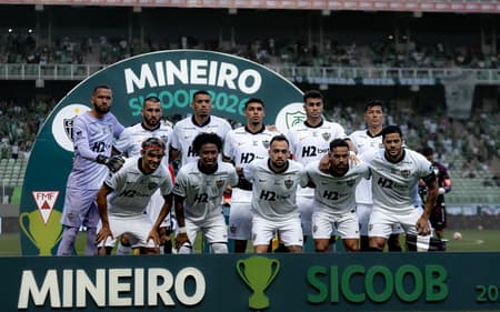 Time do Galo perfilado antes da semifinal (Foto: Luan Martins/Agência F8/Gazeta Press)