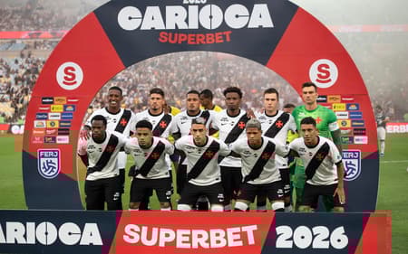 Jogadores do Vasco perfilados antes da semifinal (Foto: DELMIRO DOS SANTOS JUNIOR/MOCHILA PRESS)