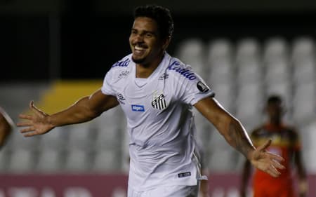 Lucas Veríssimo deixou o Santos depois da disputa da Libertadores de 2021. (Foto: Luis Moura/Wpp/Gazeta Press)
