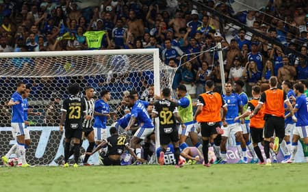 Cruzeiro x Atlético-MG briga (Foto: Rodney Costa/Zimel Press/Gazeta Press)
