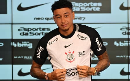 Lingard foi apresentado no Corinthians (Foto: Eduardo Carmim/Photo Premium/Gazeta Press )