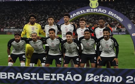 Corinthians perfilado antes de enfrentar o Corinthians (Foto: ESDRAS MARTINS/MOCHILA PRESS)