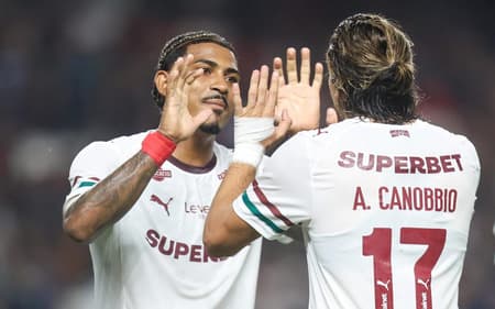 John Kennedy e Canobbio comemoram gol pelo Fluminense contra o Remo (Foto: Fernando Torres/ Agif/Gazeta Press)