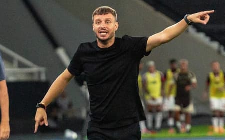 RIO DE JANEIRO (RJ), 14.03.2026 - FUTEBOL / CAMPEONATO BRASILEIRO 2026 - Botafogo x Flamengo - Anselmi em Partida entre Botafogo x Flamengo valido pela sexta rodada do Campeonato Brasileiro, realizada no Estadio Nilton Santos, na noite desse Sabado (14). (Foto: Vyctor Santos/Pera Photo Press/Gazeta Press)