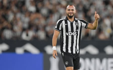 Arthur Cabral é alvo do Corinthians (Foto: Thiago Ribeiro/Agif/Gazeta Press)