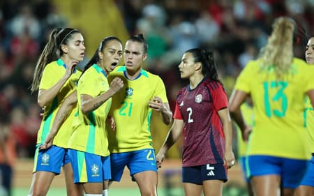 Adriana marcou gol de pênalti no amistoso com a Costa Rica Lívia vVillas Boas/Staff Images/CBF