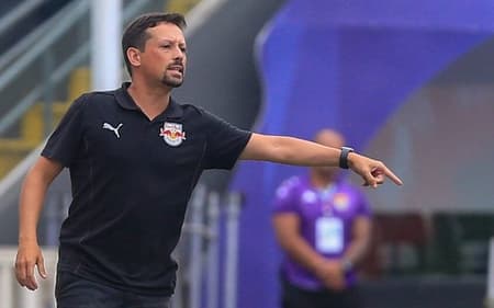 Humberto Simão, treinador do Bragantino. Imagens das Bragantinas em jogo pela decisão da Copa Paulista Feminina de 2025. Fotos de Fernando Roberto/Red Bull Bragantino.