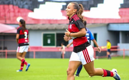 Letícia Pinho, de 15 anos, é atleta do Flamengo. (Foto: Julliana Nascimento / CRF)