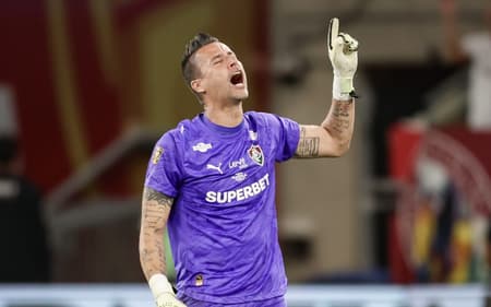 Fábio em ação em Fluminense x Flamengo (Foto: Marcelo Gonçalves/ Fluminense FC)