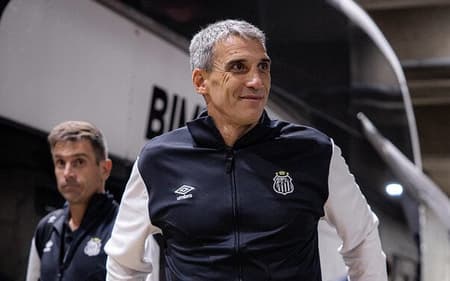 Vojvoda acumula 10 vitórias em 31 jogos com a camisa do Santos. (Foto: Raul Baretta/ Santos FC)