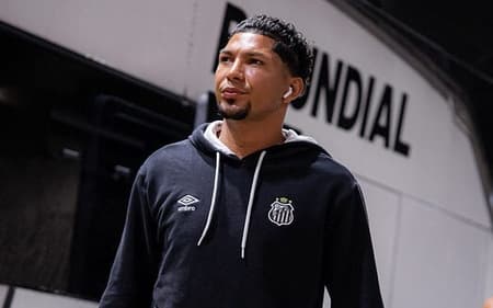 O atacante do Santos Rony na concentração do time, em São José do Rio Preto (SP). (Foto: Raul Baretta/ Santos FC)