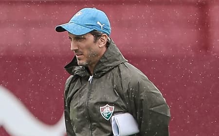 Zubeldía em treino do Fluminense no CT Carlos Castilho (Foto: Lucas Merçon/ Fluminense FC)