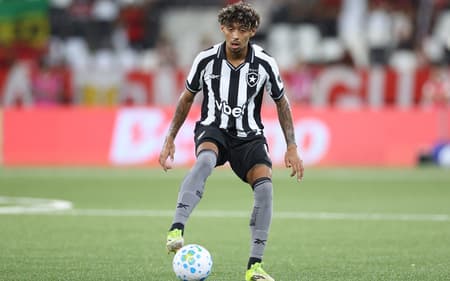 Cristian Medina em ação pelo Botafogo (Foto: Vítor Silva/Botafogo)