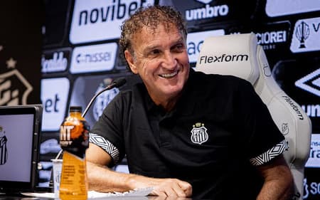 Cuca foi apresentado pelo Santos na última sexta-feira (20), na Vila Belmiro. (Foto: Raul Baretta/ Santos FC)
