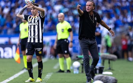Cuca fez a estreia pelo Santos no último domingo (22), contra o Cruzeiro. (Foto: Raul Baretta/ Santos FC)