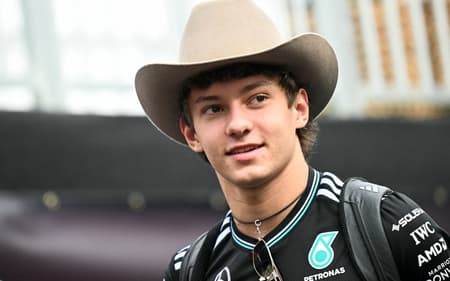 Kimi Antonelli, da Mercedes, chega ao Texas para o GP dos Estados Unidos de F1 (Foto: Jim Watson / AFP)