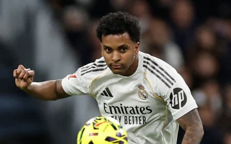 Rodrygo na partida entre Real Madrid e Sevilla (Foto: Oscar DEL POZO / AFP)