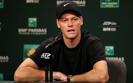 Jannik Sinner, da Itália, participa do media day no Indian Wells Tennis Garden. (Foto: Matthew Stockman/Getty Images North America via AFP)