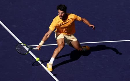 Carlos Alcaraz na vitória sobre o norueguês Casper Ruud em Indian Wells