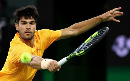 Carlos Alcaraz na vitória sobre Cameron Norrie em Indian Wells (Foto: Clive Brunskill/AFP)