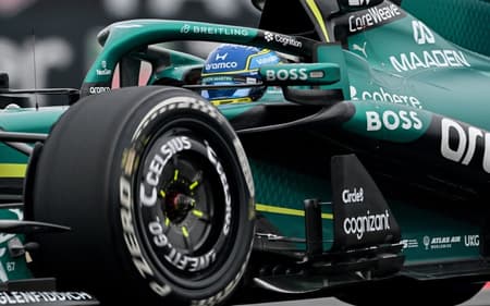 O espanhol Fernando Alonso no GP da China de Fórmula 1 (Foto: Hector RETAMAL / AFP)