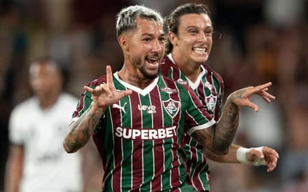Acosta faz gol de placa em Fluminense x Botafogo (Foto: Jorge Rodrigues/AGIF/ Gazetapress)