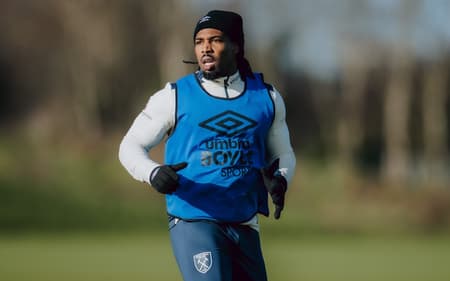 Adama Traoré em treino do West Ham (Foto: Reprodução/X)