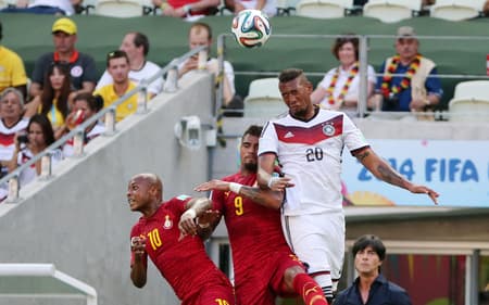 LANCEPRESS! - (Brazil Out) - Fortaleza - (CE) - 21.06.2014 - Foto de LCMoreira/Lancepress! - Copa do Mundo 2014 - Alemanha x Gana - Local: Estádio Castelão - NF: Disputa de bola entre jogadores durante a partida