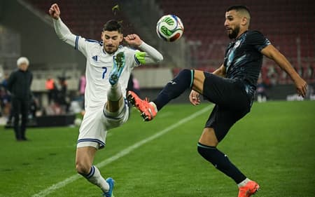 Alonso pelo Paraguai (Foto: Aris Messinis / AFP)