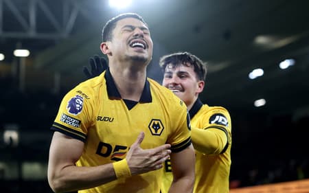 André comemorando o gol do Wolves sobre o Liverpool (Foto: Darren Staples/AFP)