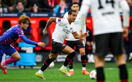 Arthur em ação pelo Bayer Leverkusen (Foto: Divulgação/Bayer Leverkusen)