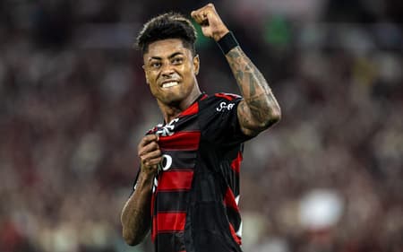 Bruno Henrique do Flamengo comemora seu gol durante partida contra o Bragantino