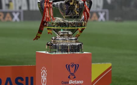 Taça da Copa do Brasil (Foto: Peter Leone/Gazeta Press)