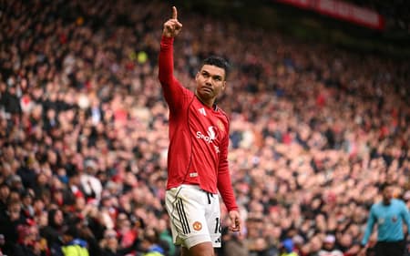 Casemiro comemora gol do Manchester United sobre o Aston Villa, pela Premier League