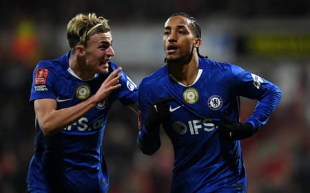 João Pedro comemora gol do Chelsea sobre o Wrexham na Copa da Inglaterra (Foto: PETER POWELL / AFP)