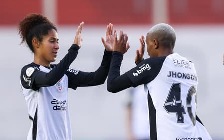Gi Fernandes e Jhonson, do Corinthians, comemoram gol na Libertadores Feminina (Foto: Staff Images Woman/Conmebol)