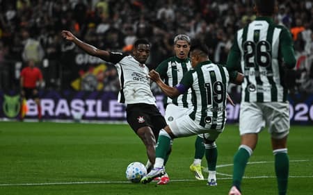 Corinthians x Coritiba se enfrentam pela 5ª rodada do Brasileirão (Foto: Renato Gizzi/E.Fotografia/Gazeta Press)