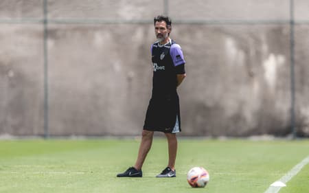 Domínguez em treino no Atlético (Foto: Pedro Souza / Atlético)