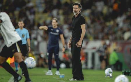 Eduardo Domínguez contra o Fluminense (Foto: Pedro Souza / Atlético)