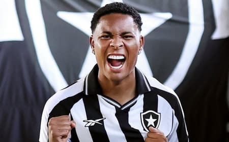 Caio Roque é o novo lateral-esquerdo do Botafogo (Foto: Vítor Silva/Botafogo)